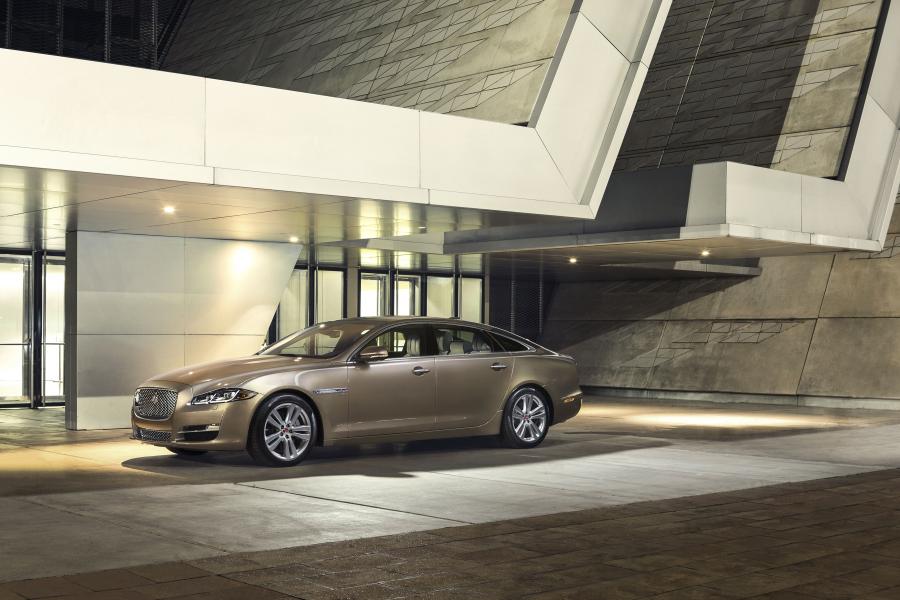  Jaguar XJ Portfolio 2015 года  (фото 10 из 13)